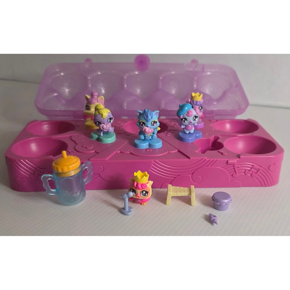 Hatchimals CollEGGtibles Pink Carry Case Playset w Figures &‎ Accessories